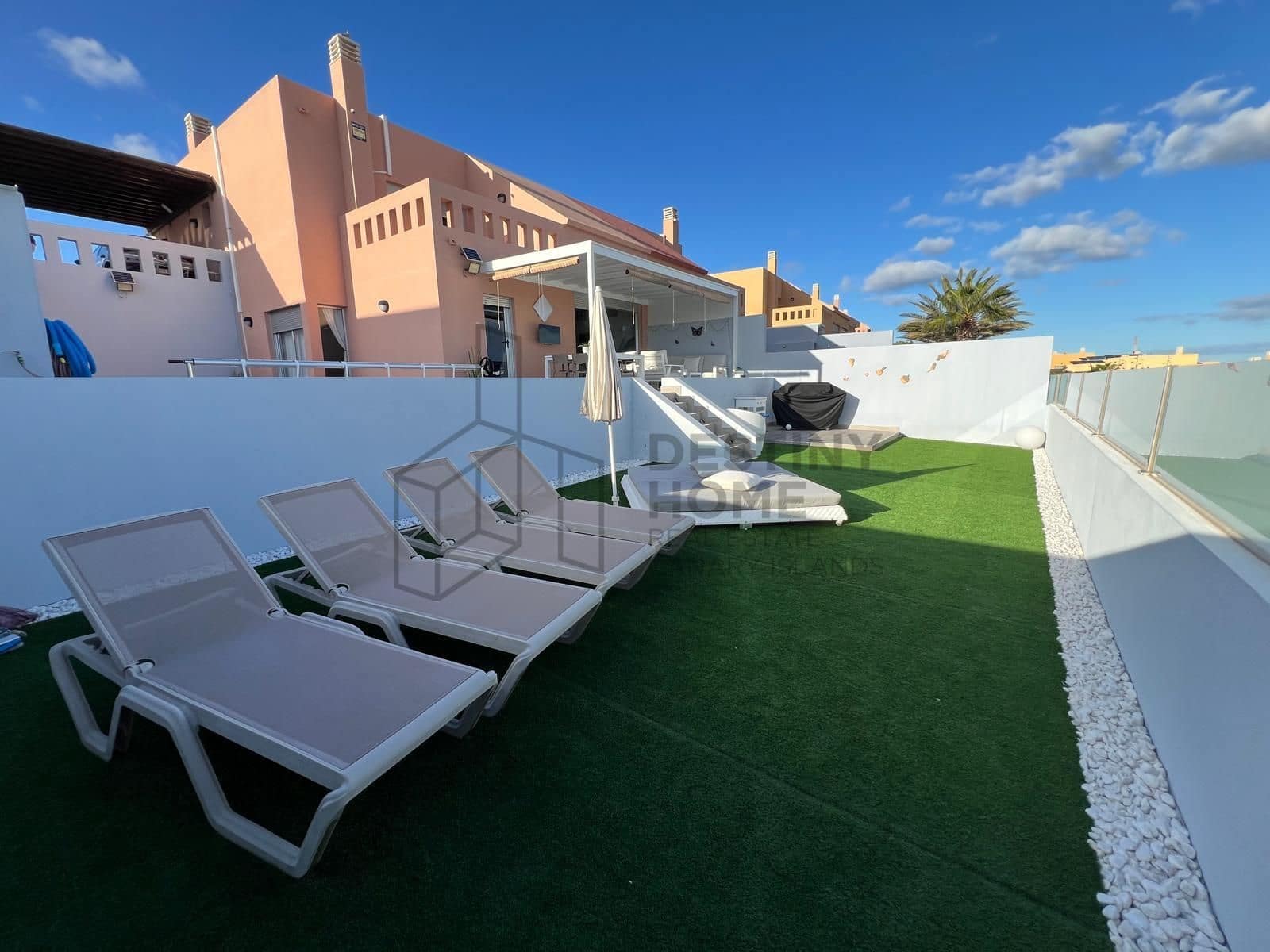 3 sypialnia Dom blizniak na sprzedaż w Caleta de Fuste z basenem garażem - 525 000 € (Ref: 9530103)