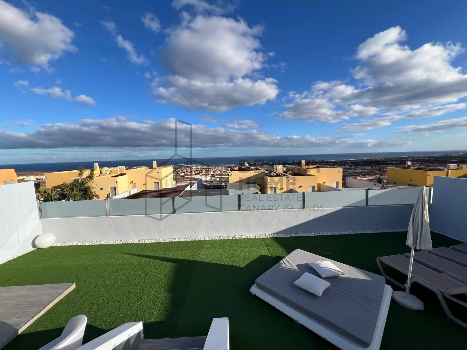 3 sypialnia Dom blizniak na sprzedaż w Caleta de Fuste z basenem garażem - 525 000 € (Ref: 9530103)