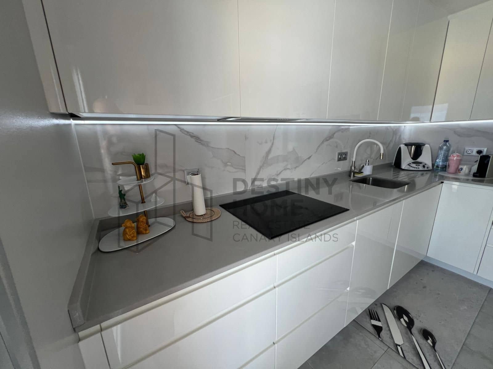 3 sypialnia Dom blizniak na sprzedaż w Caleta de Fuste z basenem garażem - 525 000 € (Ref: 9530103)