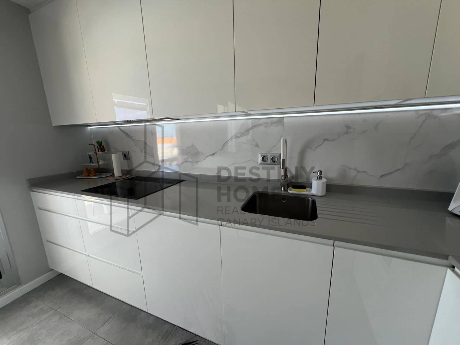 3 sypialnia Dom blizniak na sprzedaż w Caleta de Fuste z basenem garażem - 525 000 € (Ref: 9530103)