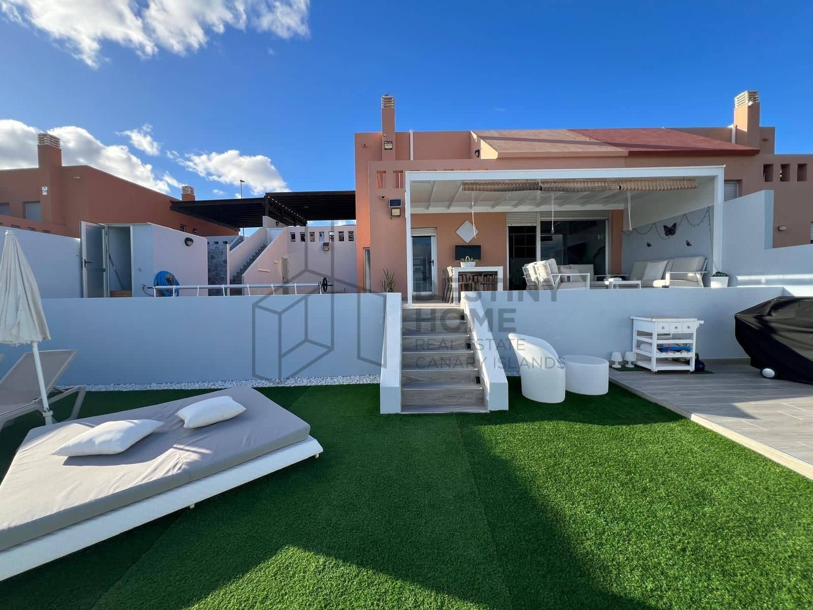 3 sypialnia Dom blizniak na sprzedaż w Caleta de Fuste z basenem garażem - 525 000 € (Ref: 9530103)