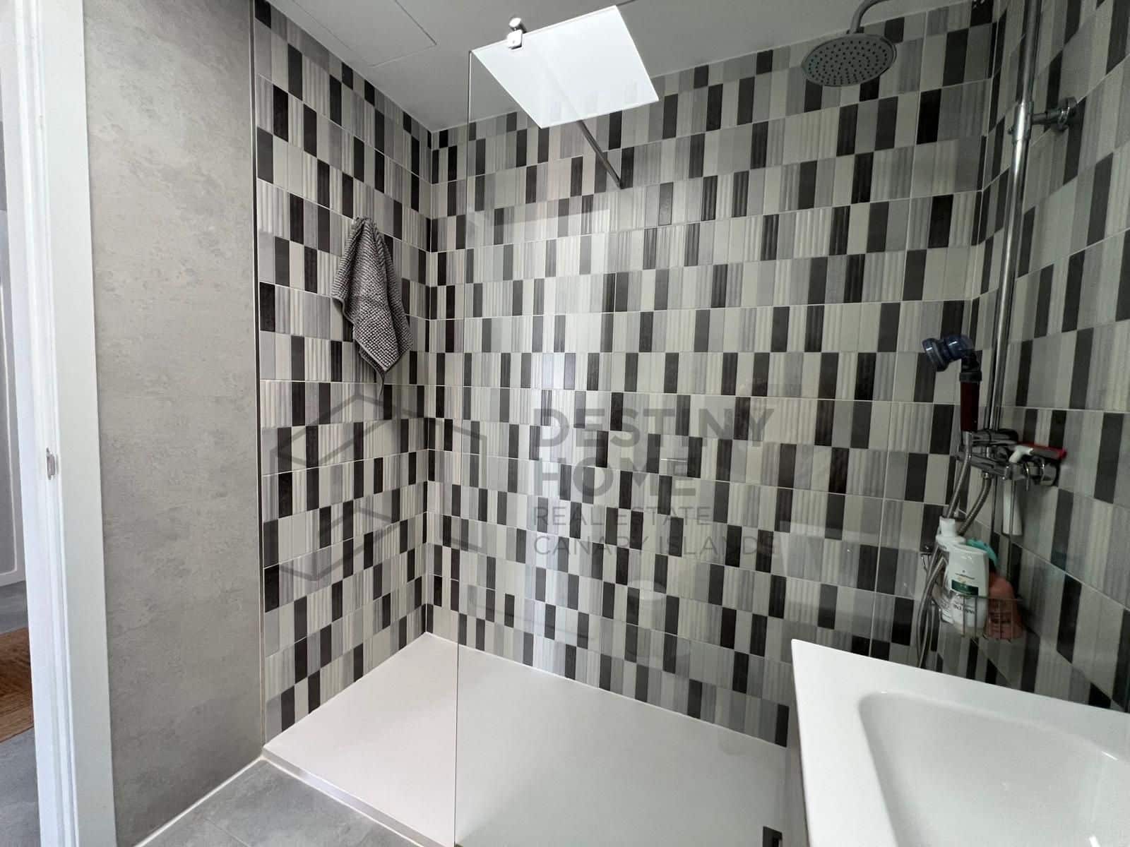 3 sypialnia Dom blizniak na sprzedaż w Caleta de Fuste z basenem garażem - 525 000 € (Ref: 9530103)