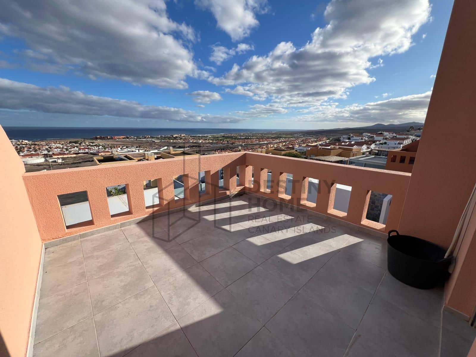 3 sypialnia Dom blizniak na sprzedaż w Caleta de Fuste z basenem garażem - 525 000 € (Ref: 9530103)