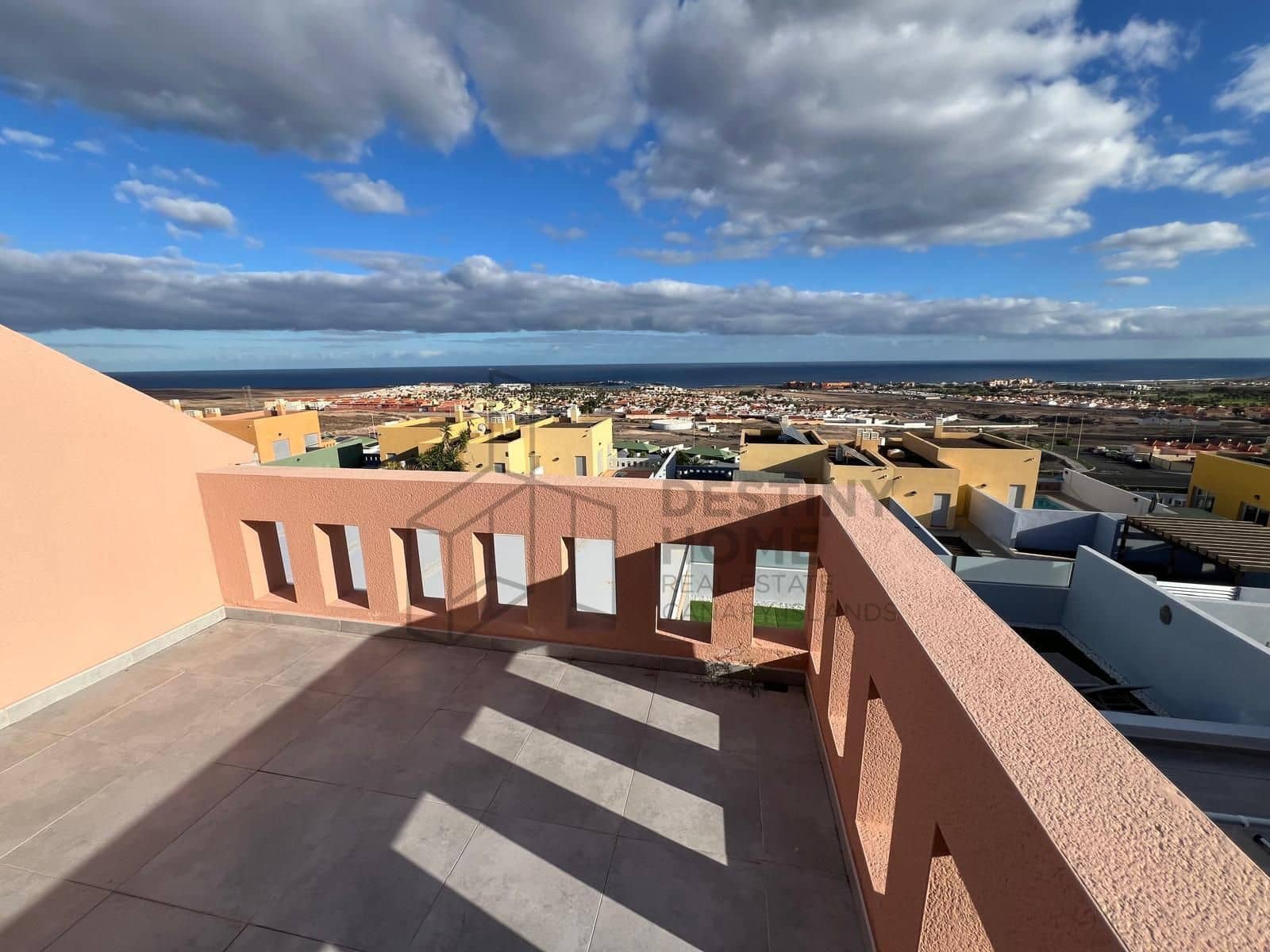 3 sypialnia Dom blizniak na sprzedaż w Caleta de Fuste z basenem garażem - 525 000 € (Ref: 9530103)