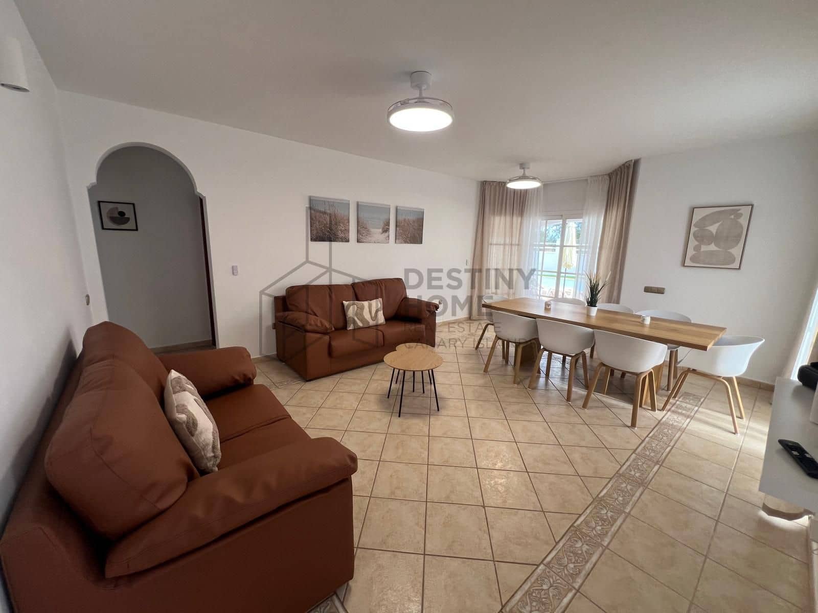 4 makuuhuone Huvila myytävänä paikassa Caleta de Fuste mukana uima-altaan 
autotalli - 595 000 € (Ref: 9530104)