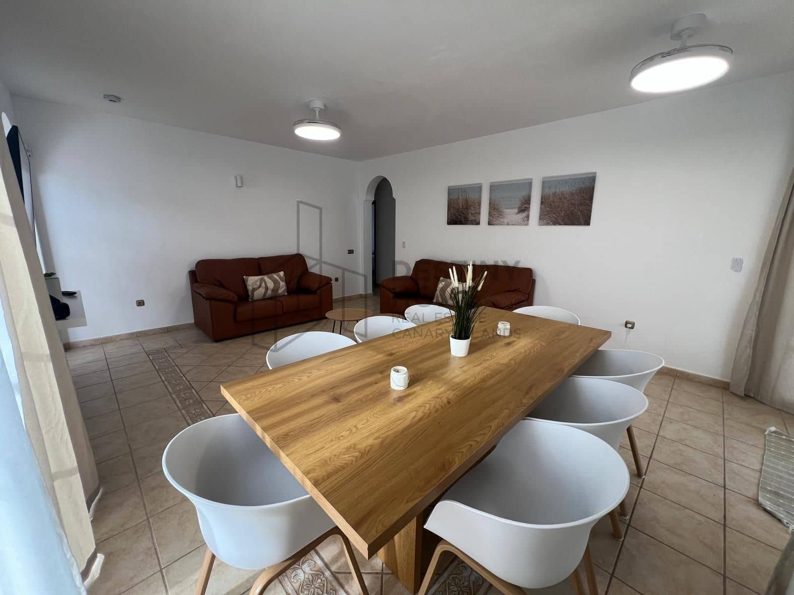 4 makuuhuone Huvila myytävänä paikassa Caleta de Fuste mukana uima-altaan 
autotalli - 595 000 € (Ref: 9530104)