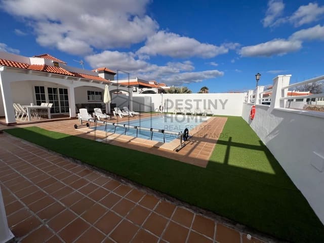 4 makuuhuone Huvila myytävänä paikassa Caleta de Fuste, Antigua mukana uima-altaan 
autotalli - 595 000 € (Ref: 9530104)