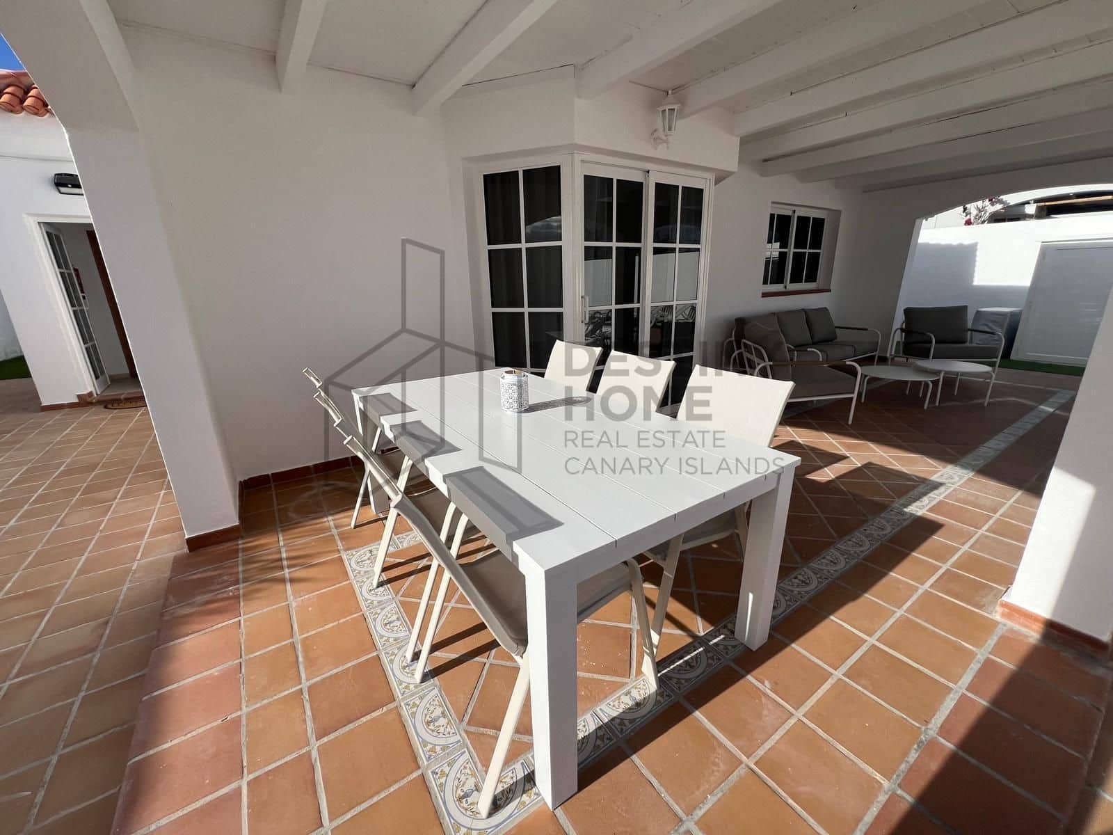 4 makuuhuone Huvila myytävänä paikassa Caleta de Fuste mukana uima-altaan 
autotalli - 595 000 € (Ref: 9530104)