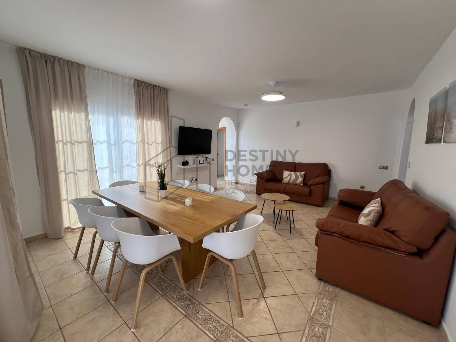 4 makuuhuone Huvila myytävänä paikassa Caleta de Fuste mukana uima-altaan 
autotalli - 595 000 € (Ref: 9530104)