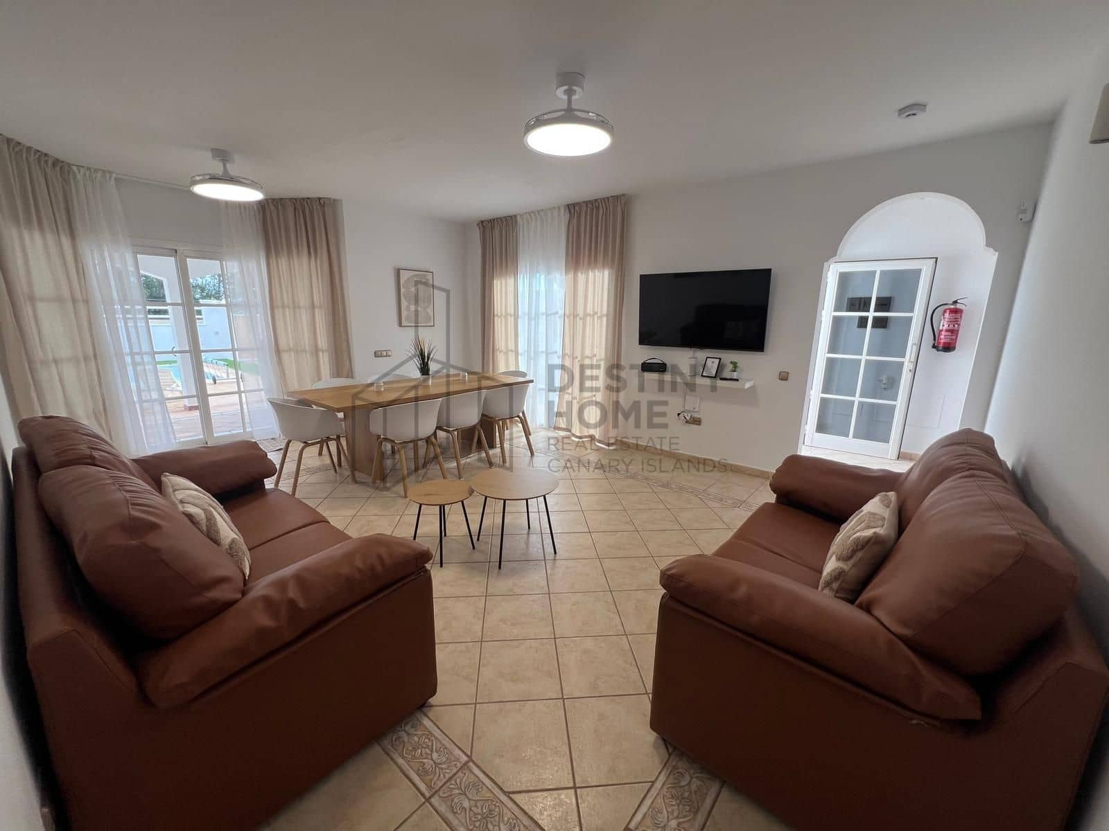 4 makuuhuone Huvila myytävänä paikassa Caleta de Fuste mukana uima-altaan 
autotalli - 595 000 € (Ref: 9530104)