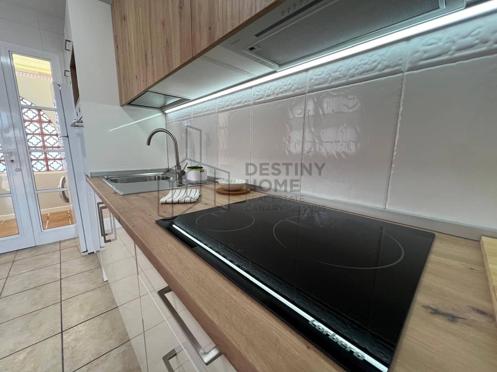 4 makuuhuone Huvila myytävänä paikassa Caleta de Fuste mukana uima-altaan 
autotalli - 595 000 € (Ref: 9530104)