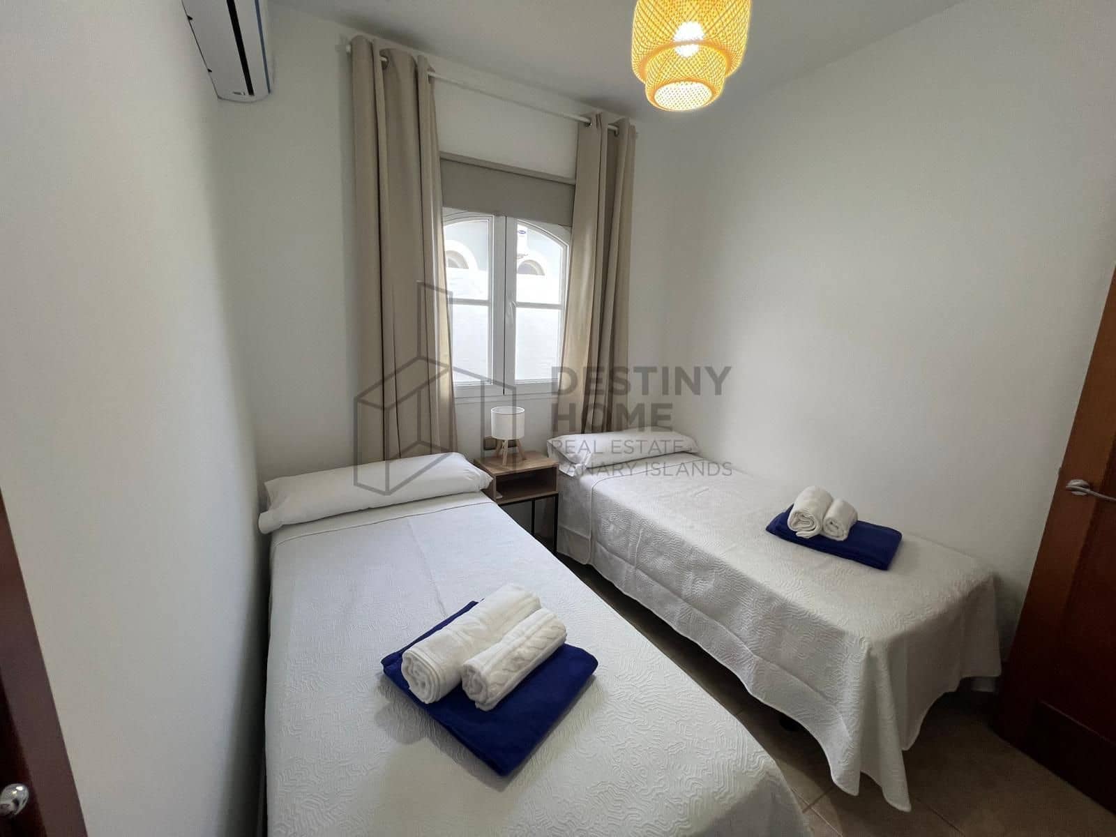 4 makuuhuone Huvila myytävänä paikassa Caleta de Fuste mukana uima-altaan 
autotalli - 595 000 € (Ref: 9530104)