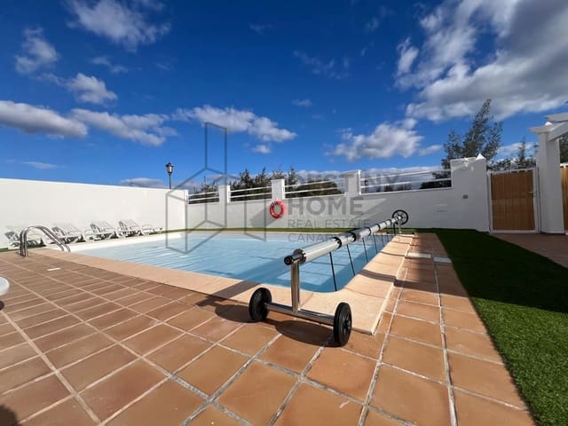 4 makuuhuone Huvila myytävänä paikassa Caleta de Fuste, Antigua mukana uima-altaan 
autotalli - 595 000 € (Ref: 9530104)