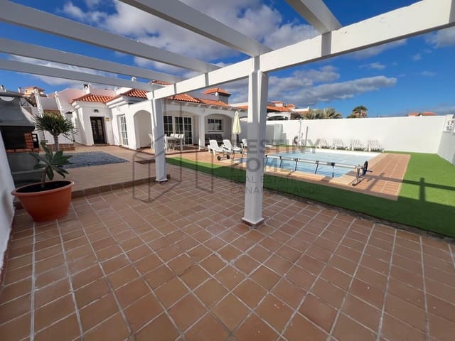 4 makuuhuone Huvila myytävänä paikassa Caleta de Fuste, Antigua mukana uima-altaan 
autotalli - 595 000 € (Ref: 9530104)