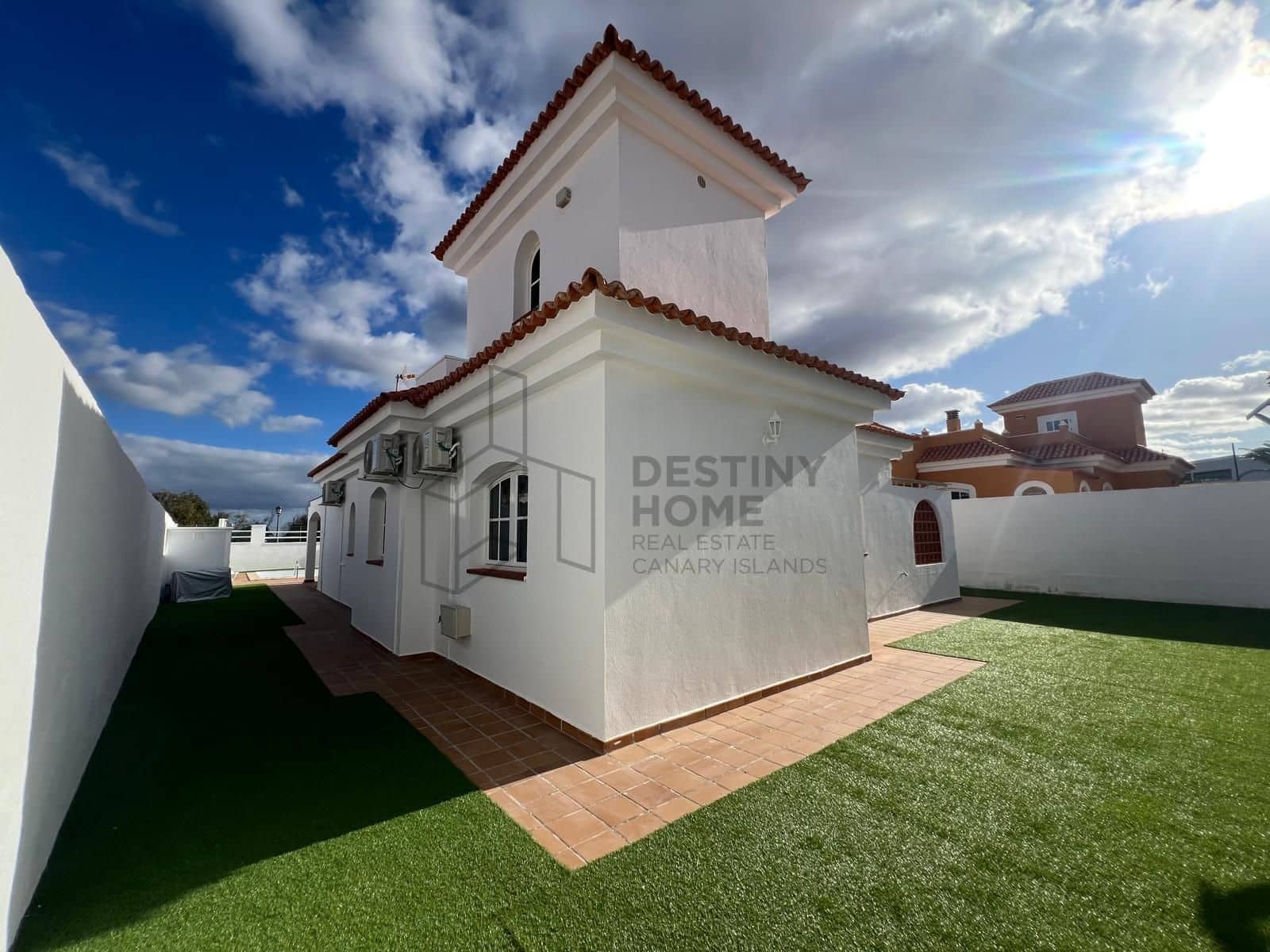 4 makuuhuone Huvila myytävänä paikassa Caleta de Fuste mukana uima-altaan 
autotalli - 595 000 € (Ref: 9530104)