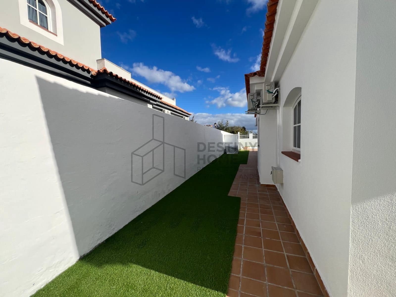 4 makuuhuone Huvila myytävänä paikassa Caleta de Fuste mukana uima-altaan 
autotalli - 595 000 € (Ref: 9530104)