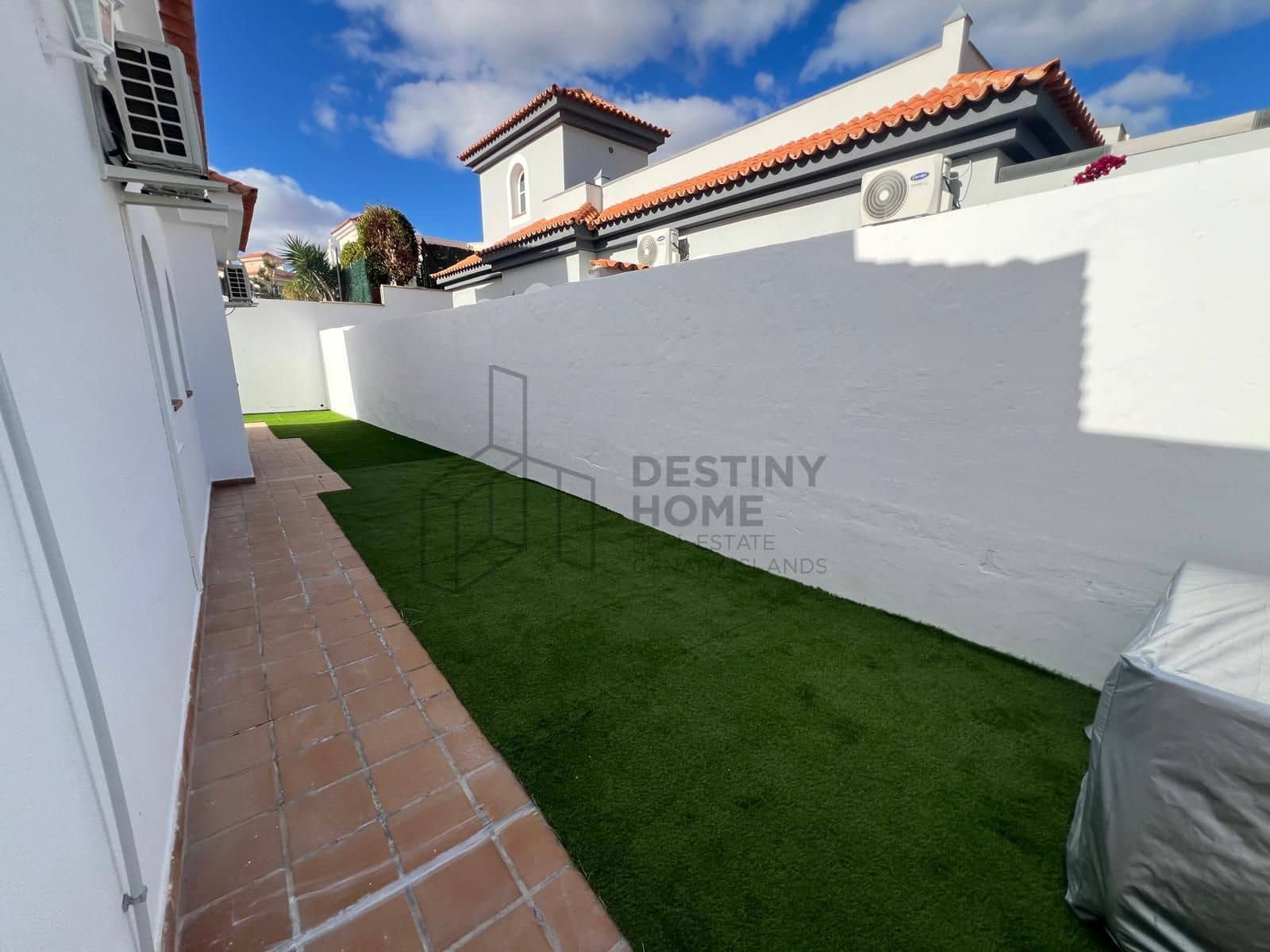 4 makuuhuone Huvila myytävänä paikassa Caleta de Fuste mukana uima-altaan 
autotalli - 595 000 € (Ref: 9530104)