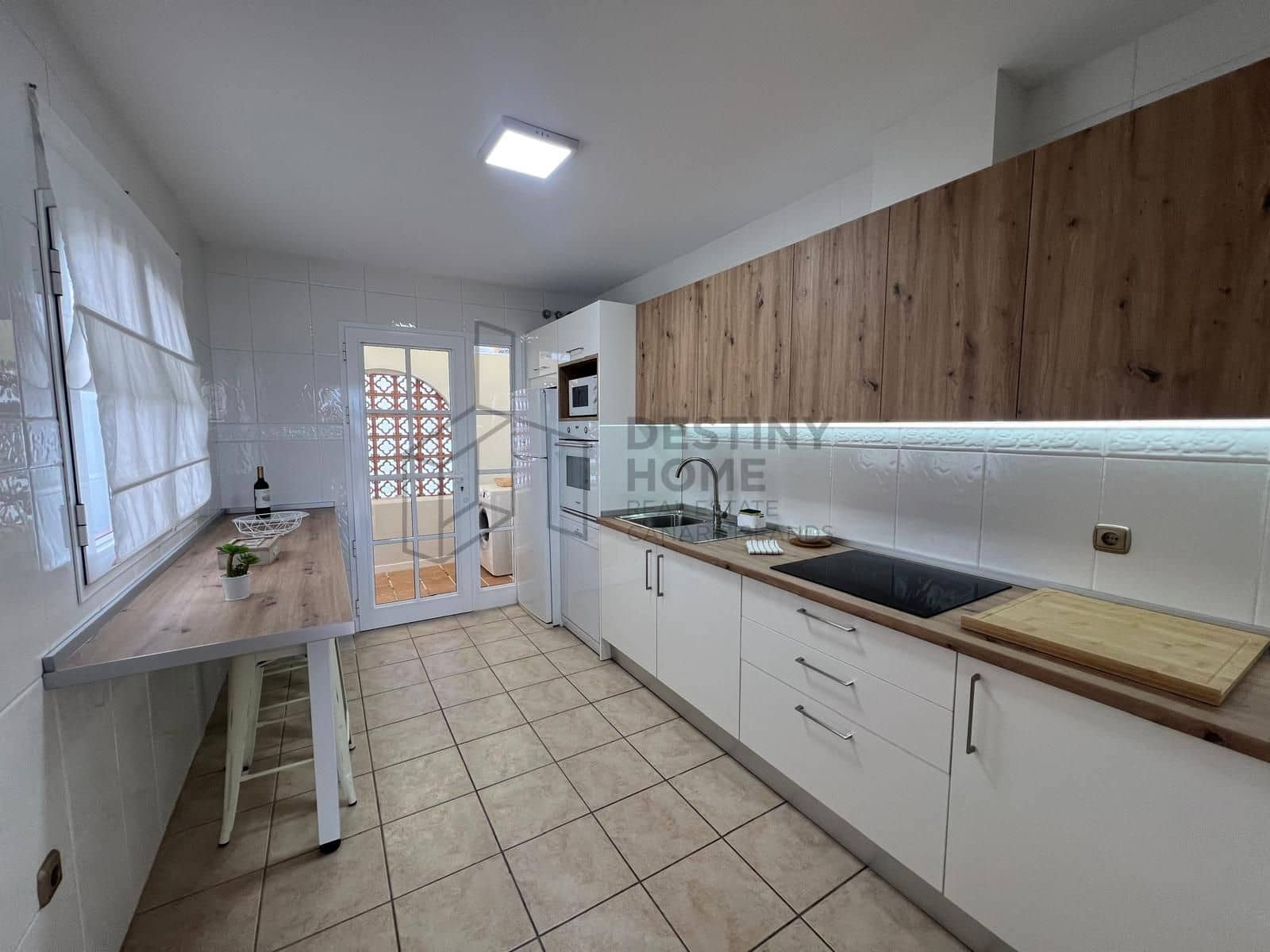 4 makuuhuone Huvila myytävänä paikassa Caleta de Fuste mukana uima-altaan 
autotalli - 595 000 € (Ref: 9530104)