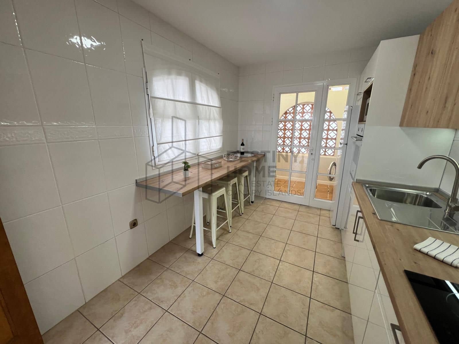 4 makuuhuone Huvila myytävänä paikassa Caleta de Fuste mukana uima-altaan 
autotalli - 595 000 € (Ref: 9530104)