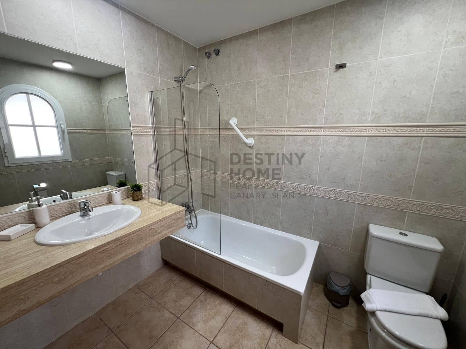 4 makuuhuone Huvila myytävänä paikassa Caleta de Fuste mukana uima-altaan 
autotalli - 595 000 € (Ref: 9530104)