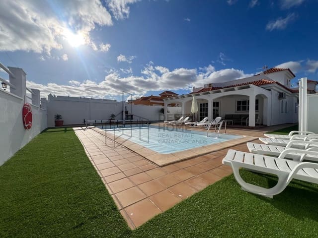 4 makuuhuone Huvila myytävänä paikassa Caleta de Fuste, Antigua mukana uima-altaan 
autotalli - 595 000 € (Ref: 9530104)