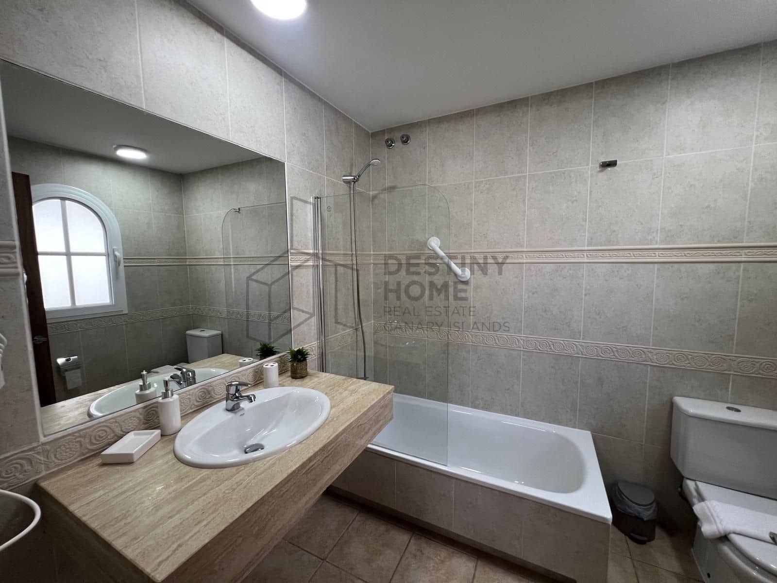 4 makuuhuone Huvila myytävänä paikassa Caleta de Fuste mukana uima-altaan 
autotalli - 595 000 € (Ref: 9530104)