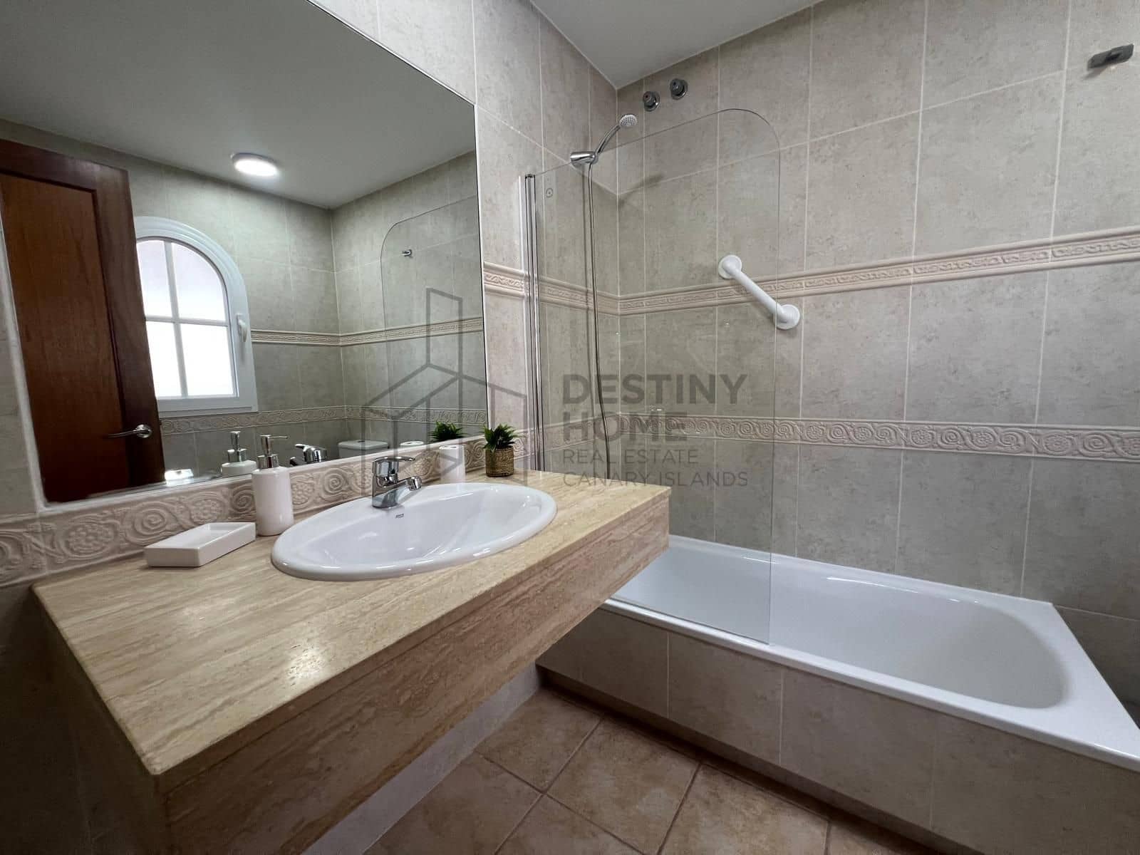 4 makuuhuone Huvila myytävänä paikassa Caleta de Fuste mukana uima-altaan 
autotalli - 595 000 € (Ref: 9530104)