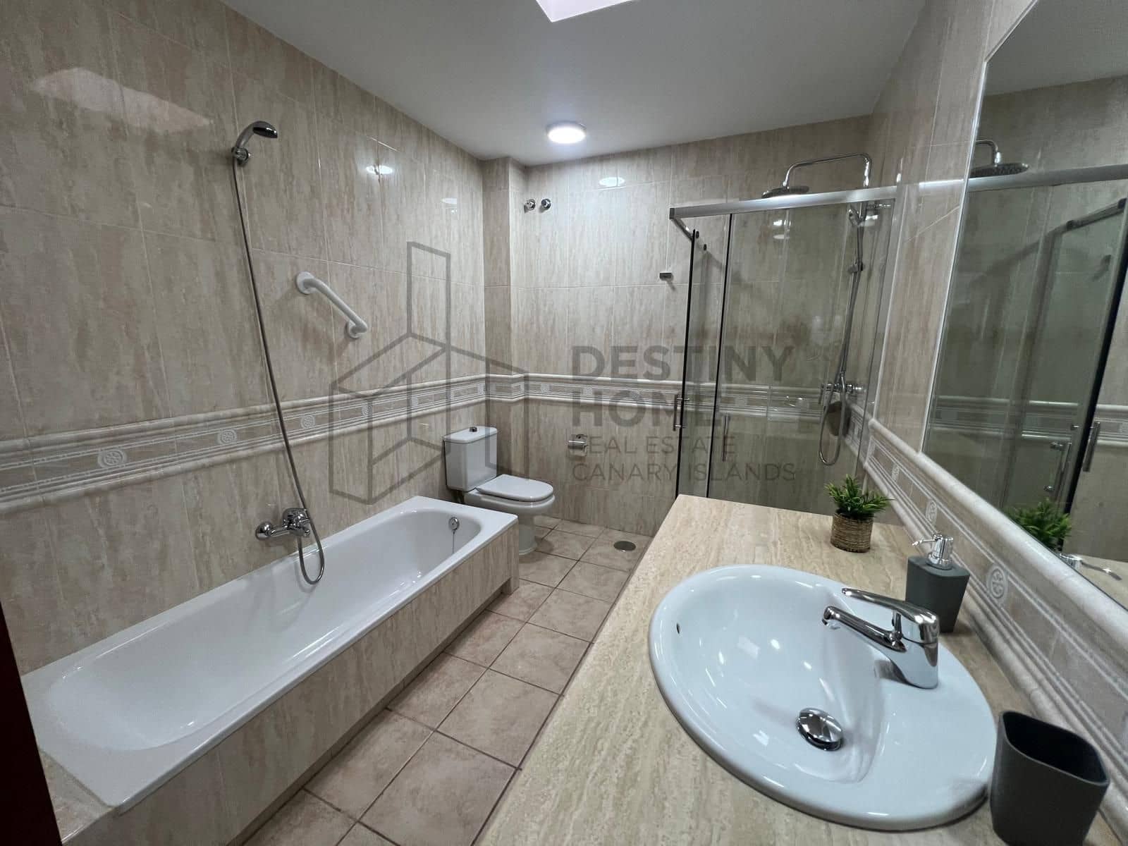 4 makuuhuone Huvila myytävänä paikassa Caleta de Fuste mukana uima-altaan 
autotalli - 595 000 € (Ref: 9530104)