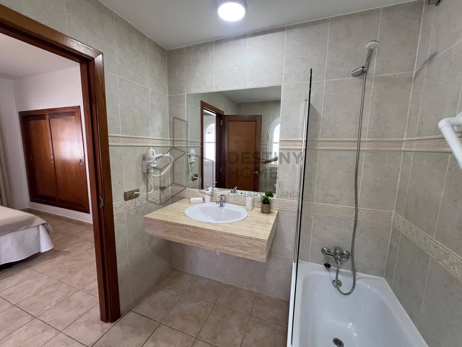 4 makuuhuone Huvila myytävänä paikassa Caleta de Fuste mukana uima-altaan 
autotalli - 595 000 € (Ref: 9530104)