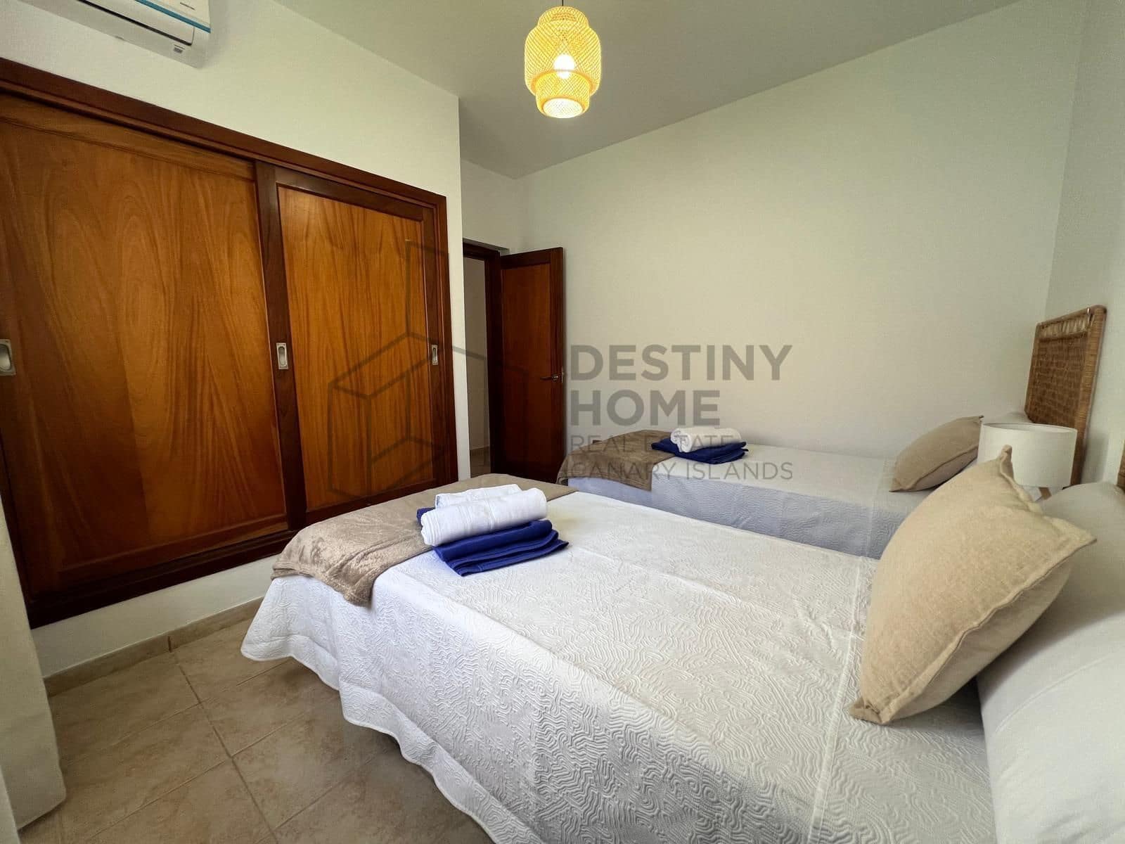 4 makuuhuone Huvila myytävänä paikassa Caleta de Fuste mukana uima-altaan 
autotalli - 595 000 € (Ref: 9530104)