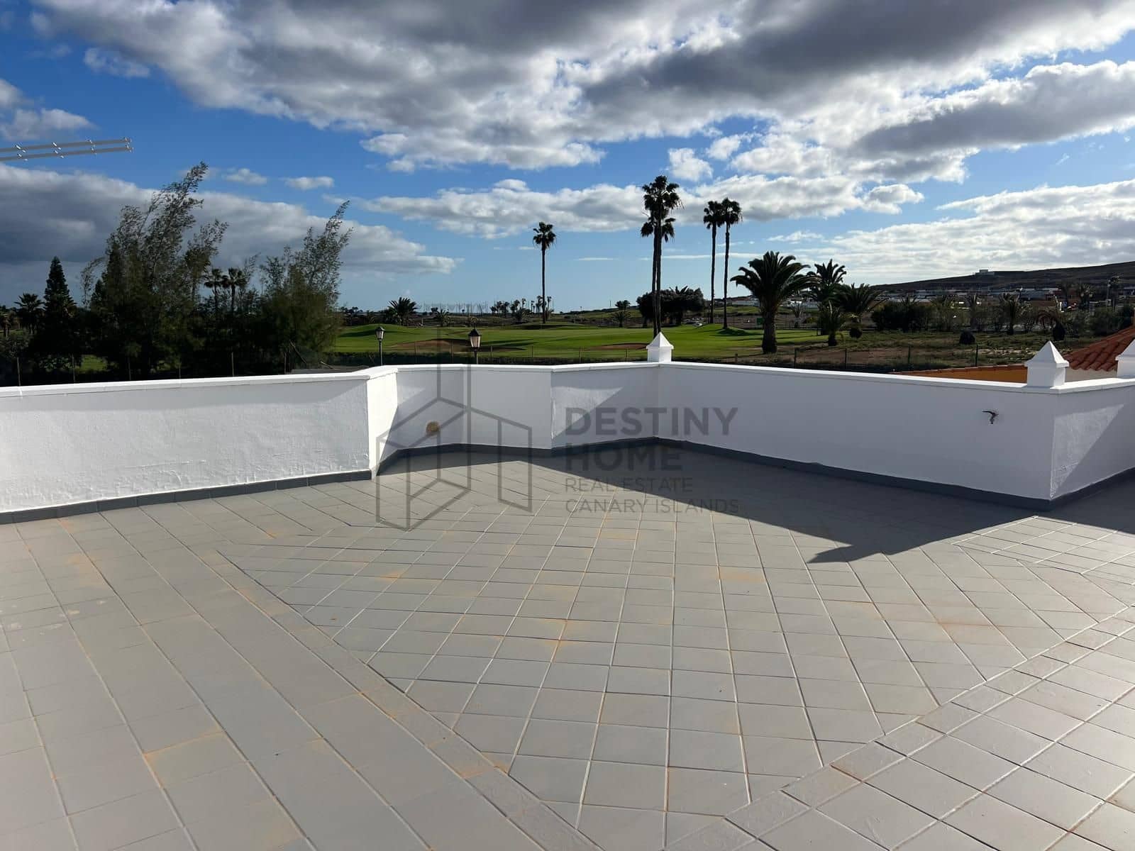 4 makuuhuone Huvila myytävänä paikassa Caleta de Fuste mukana uima-altaan 
autotalli - 595 000 € (Ref: 9530104)