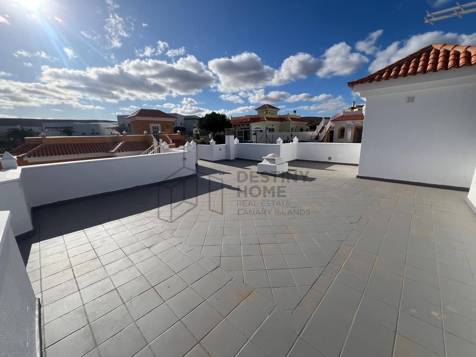 4 makuuhuone Huvila myytävänä paikassa Caleta de Fuste mukana uima-altaan 
autotalli - 595 000 € (Ref: 9530104)