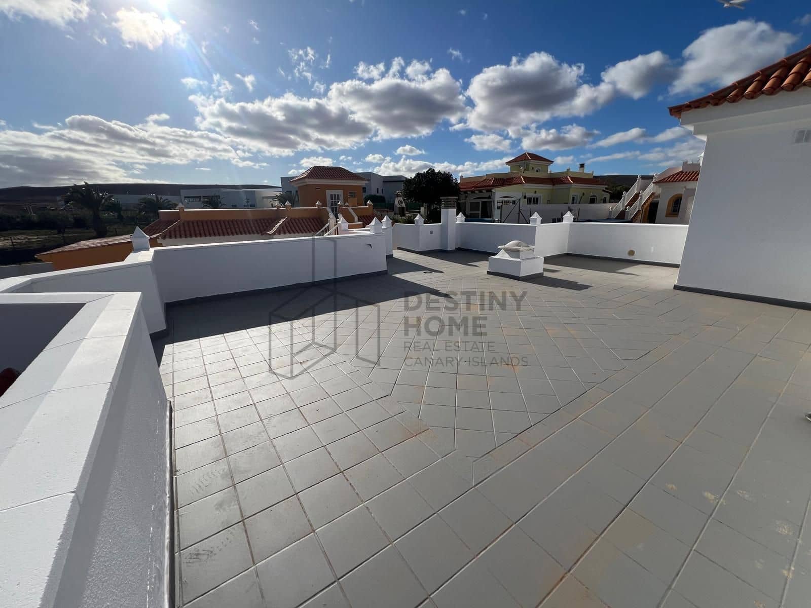 4 makuuhuone Huvila myytävänä paikassa Caleta de Fuste mukana uima-altaan 
autotalli - 595 000 € (Ref: 9530104)