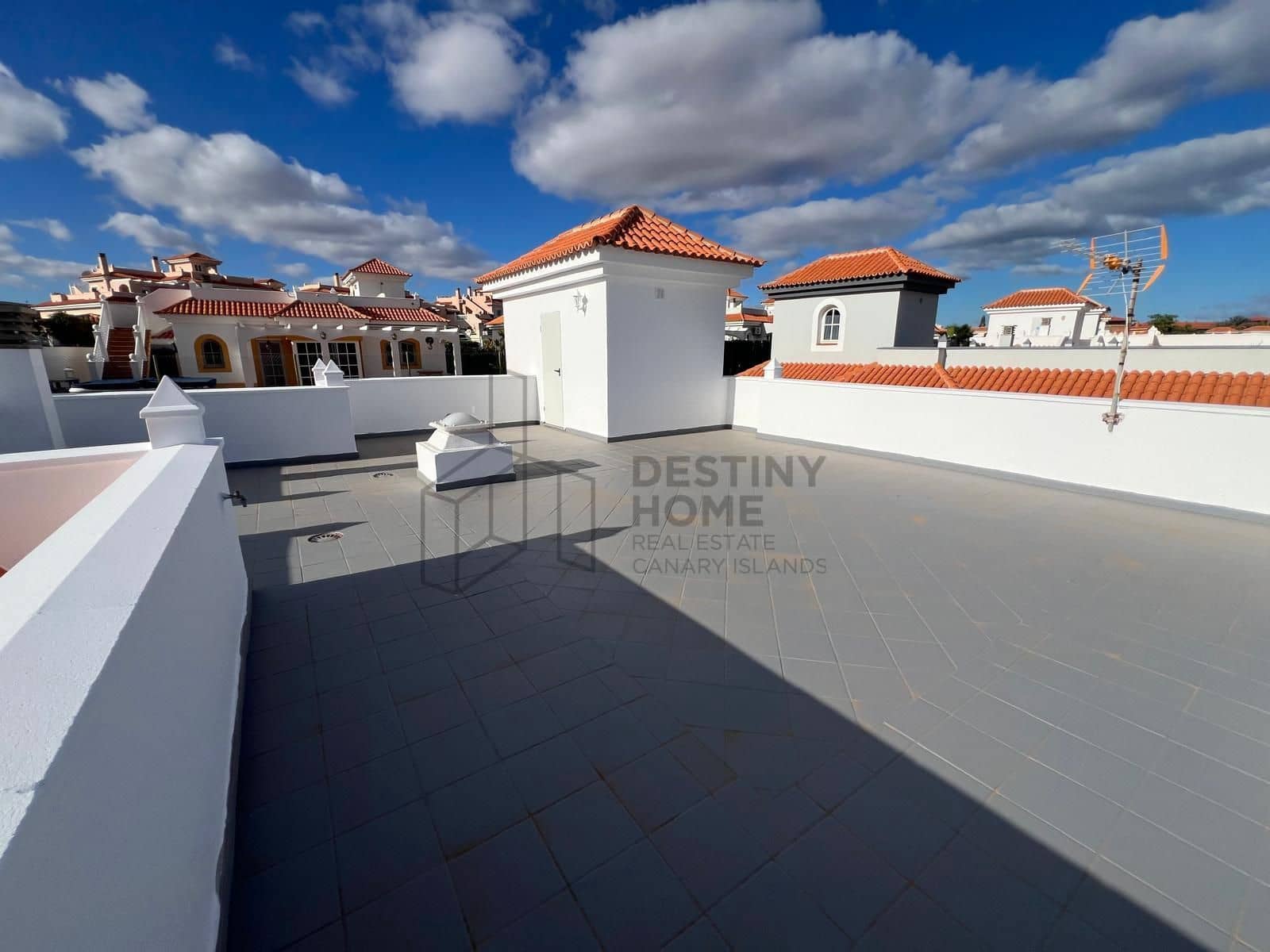 4 makuuhuone Huvila myytävänä paikassa Caleta de Fuste mukana uima-altaan 
autotalli - 595 000 € (Ref: 9530104)