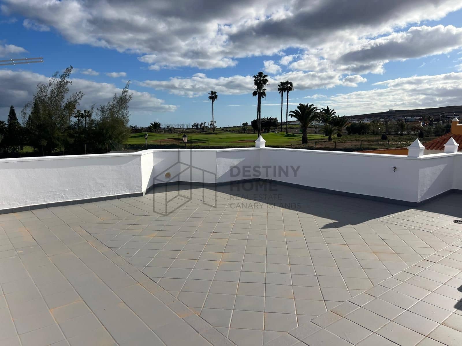 4 makuuhuone Huvila myytävänä paikassa Caleta de Fuste mukana uima-altaan 
autotalli - 595 000 € (Ref: 9530104)