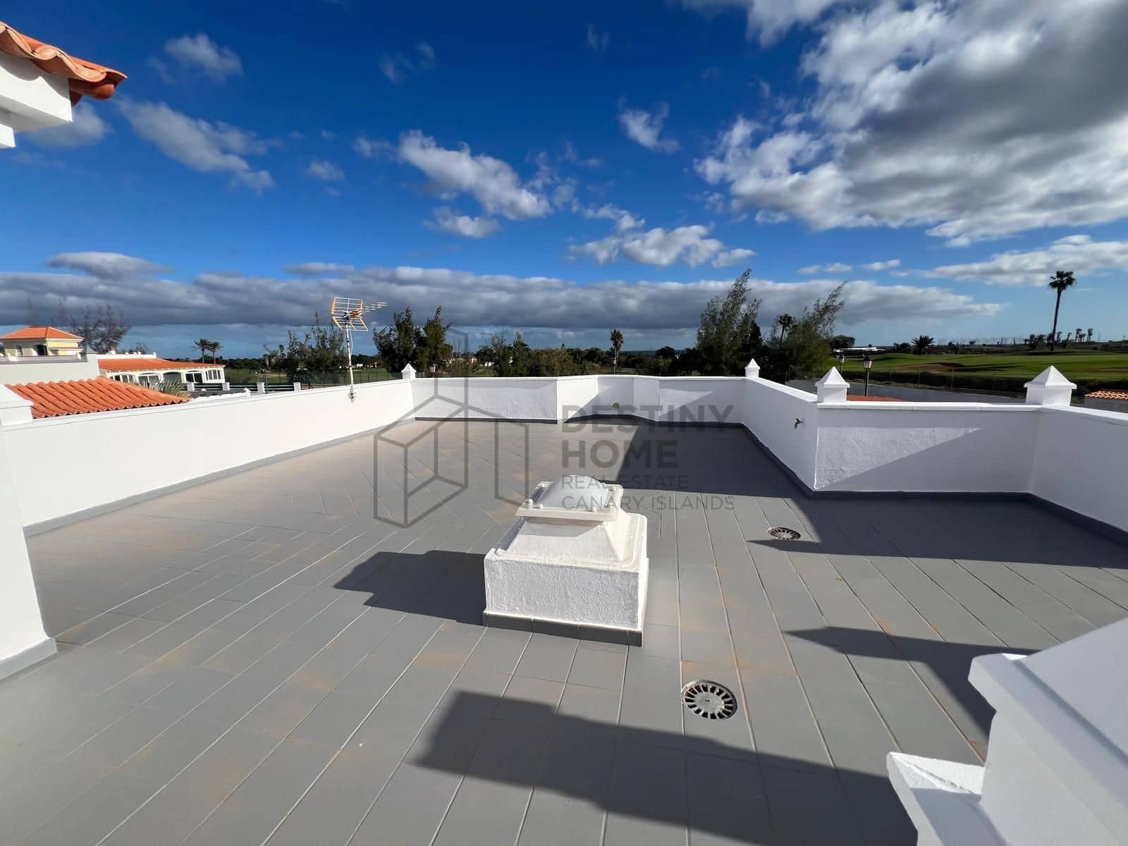 4 makuuhuone Huvila myytävänä paikassa Caleta de Fuste mukana uima-altaan 
autotalli - 595 000 € (Ref: 9530104)