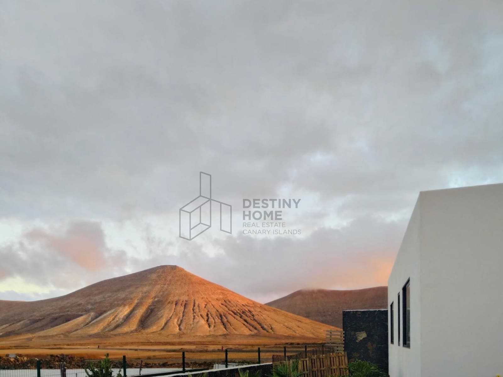 3 makuuhuone Huvila myytävänä paikassa La Oliva - 675 000 € (Ref: 9533314)