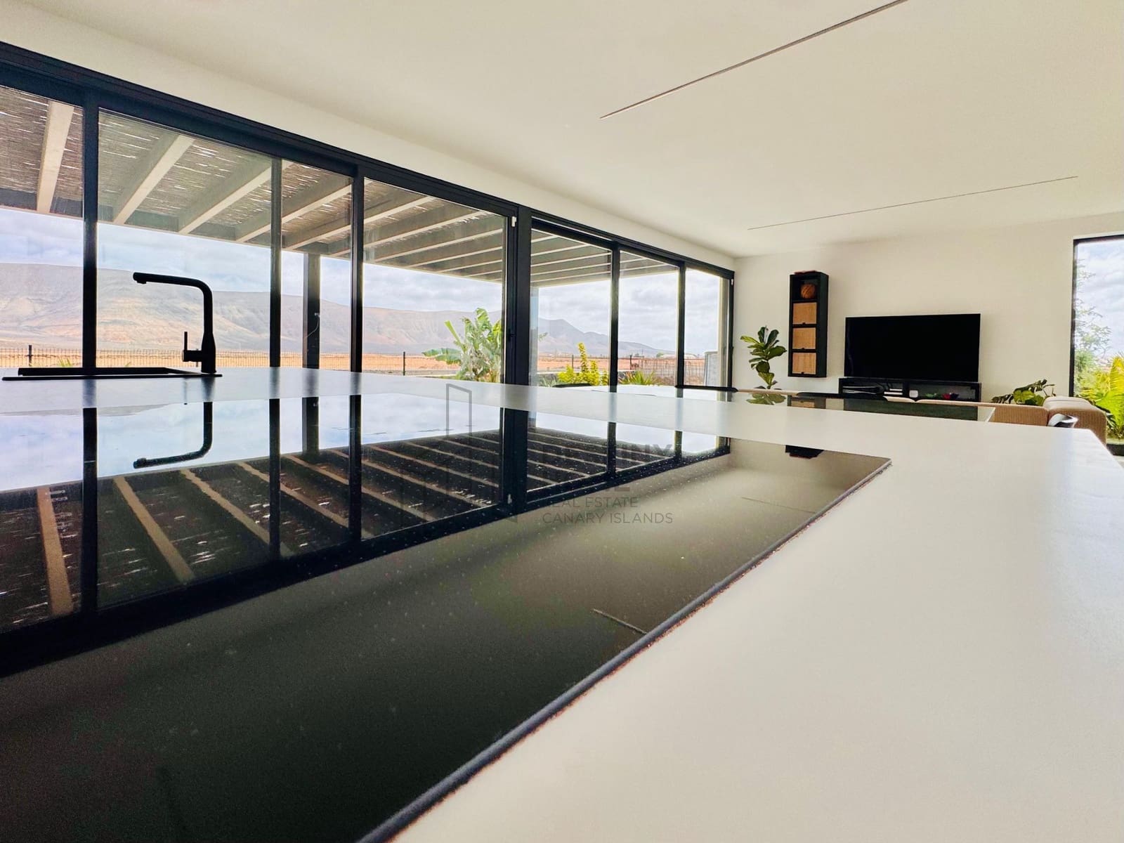 3 makuuhuone Huvila myytävänä paikassa La Oliva - 675 000 € (Ref: 9533314)