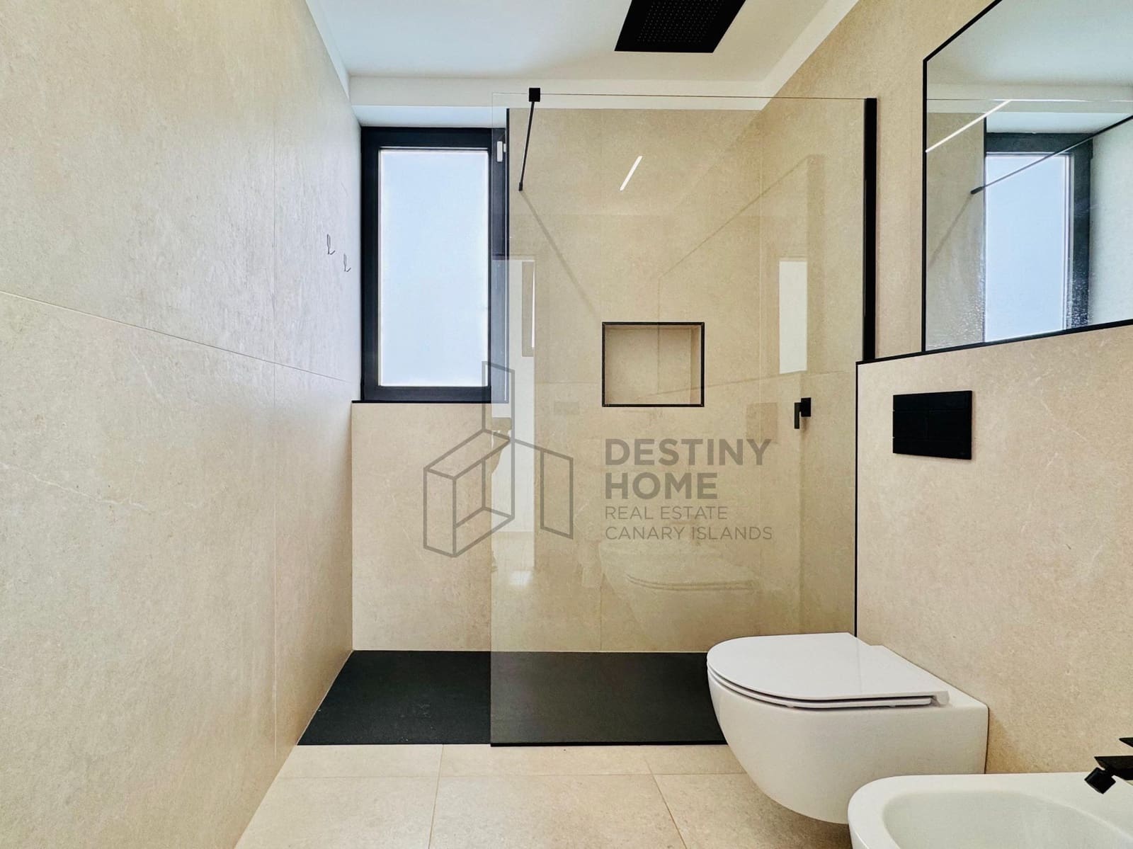 3 makuuhuone Huvila myytävänä paikassa La Oliva - 675 000 € (Ref: 9533314)