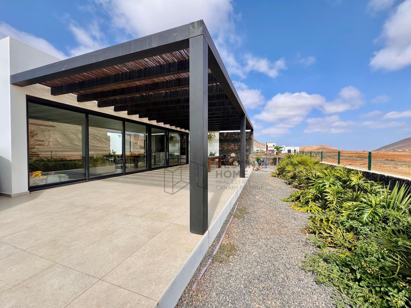 3 makuuhuone Huvila myytävänä paikassa La Oliva - 675 000 € (Ref: 9533314)