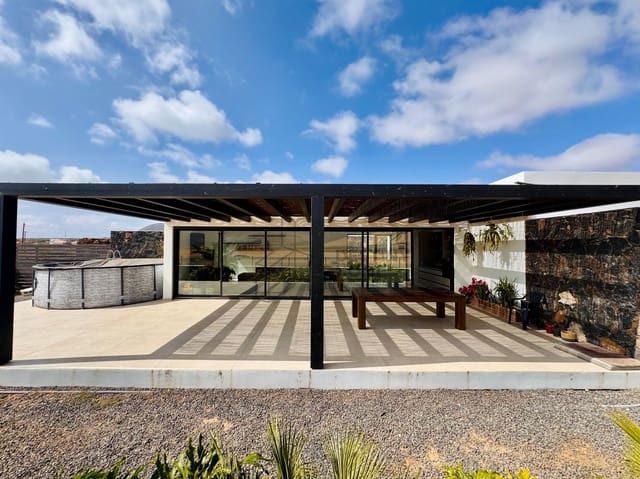 3 sypialnia Willa na sprzedaż w La Oliva - 675 000 € (Ref: 9533314)