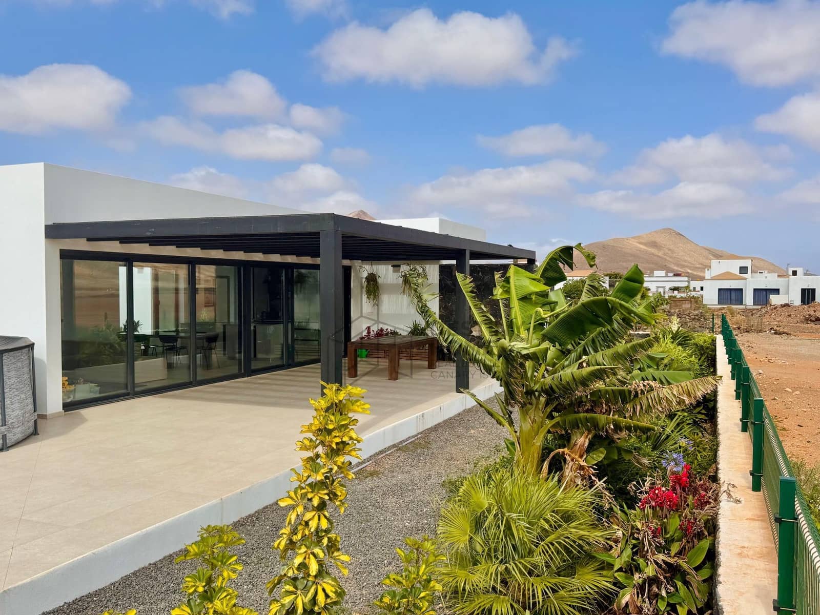 3 makuuhuone Huvila myytävänä paikassa La Oliva - 675 000 € (Ref: 9533314)