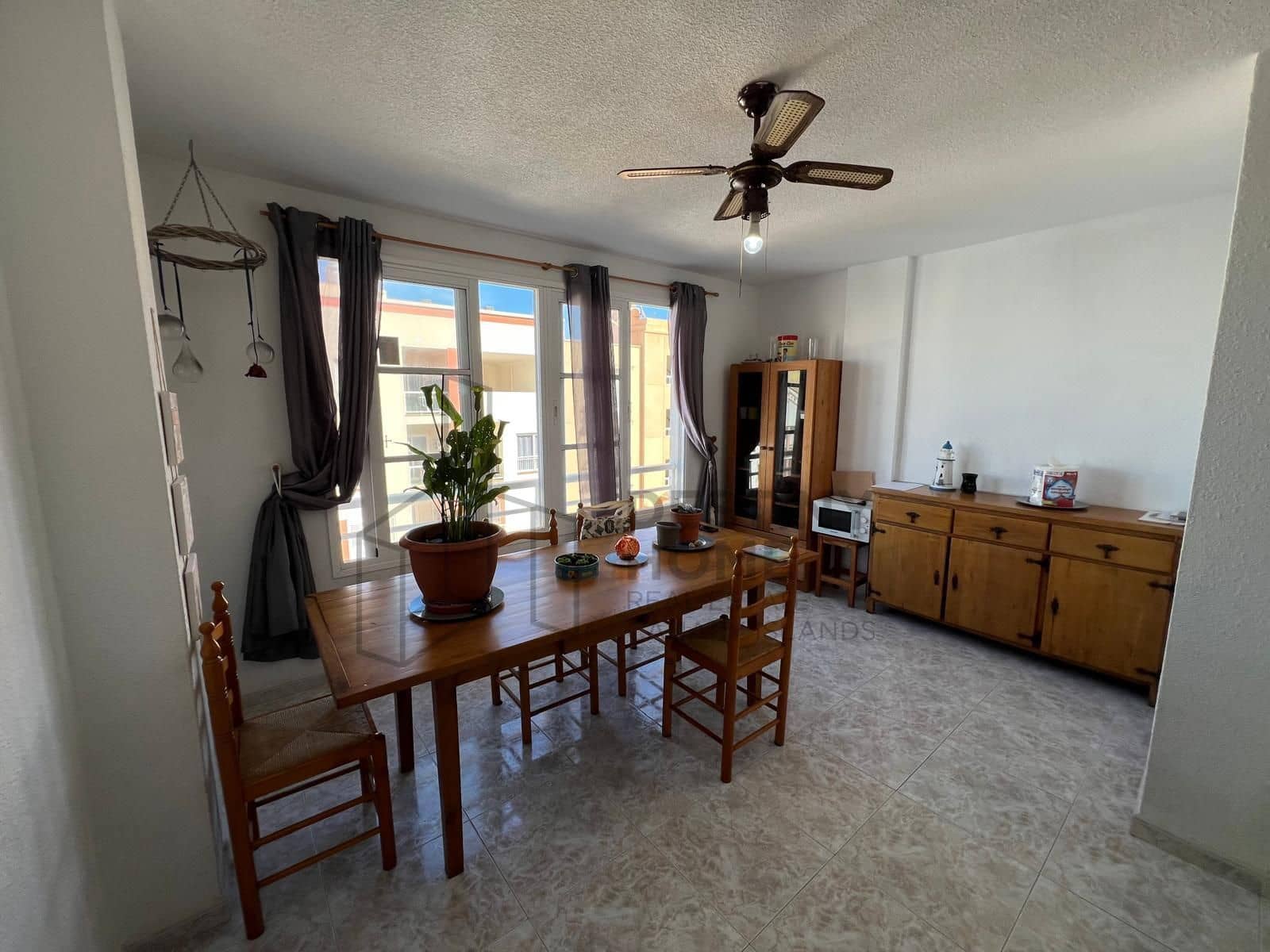 4 Zimmer Apartment zu verkaufen in Corralejo - 330.000 € (Ref: 9543125)