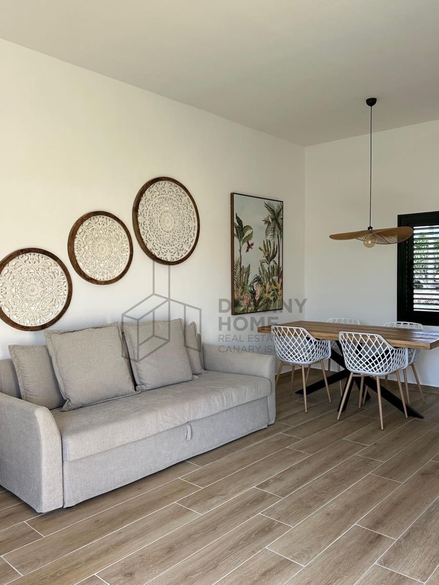 2 bedroom Villa for sale in Corralejo with garage - € 309,000 (Ref: 9594745)