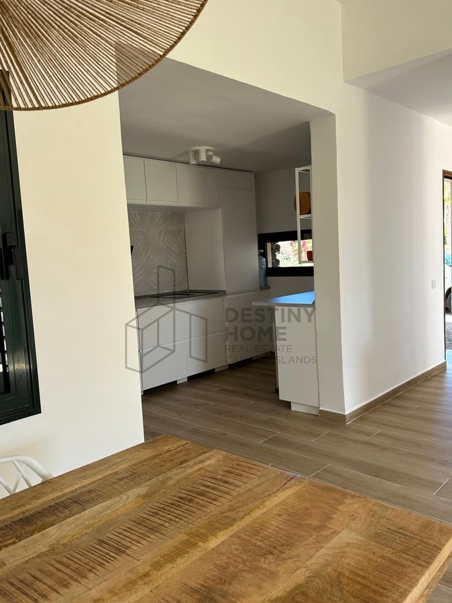 2 bedroom Villa for sale in Corralejo with garage - € 309,000 (Ref: 9594745)