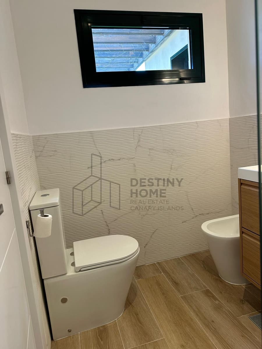 2 bedroom Villa for sale in Corralejo with garage - € 309,000 (Ref: 9594745)