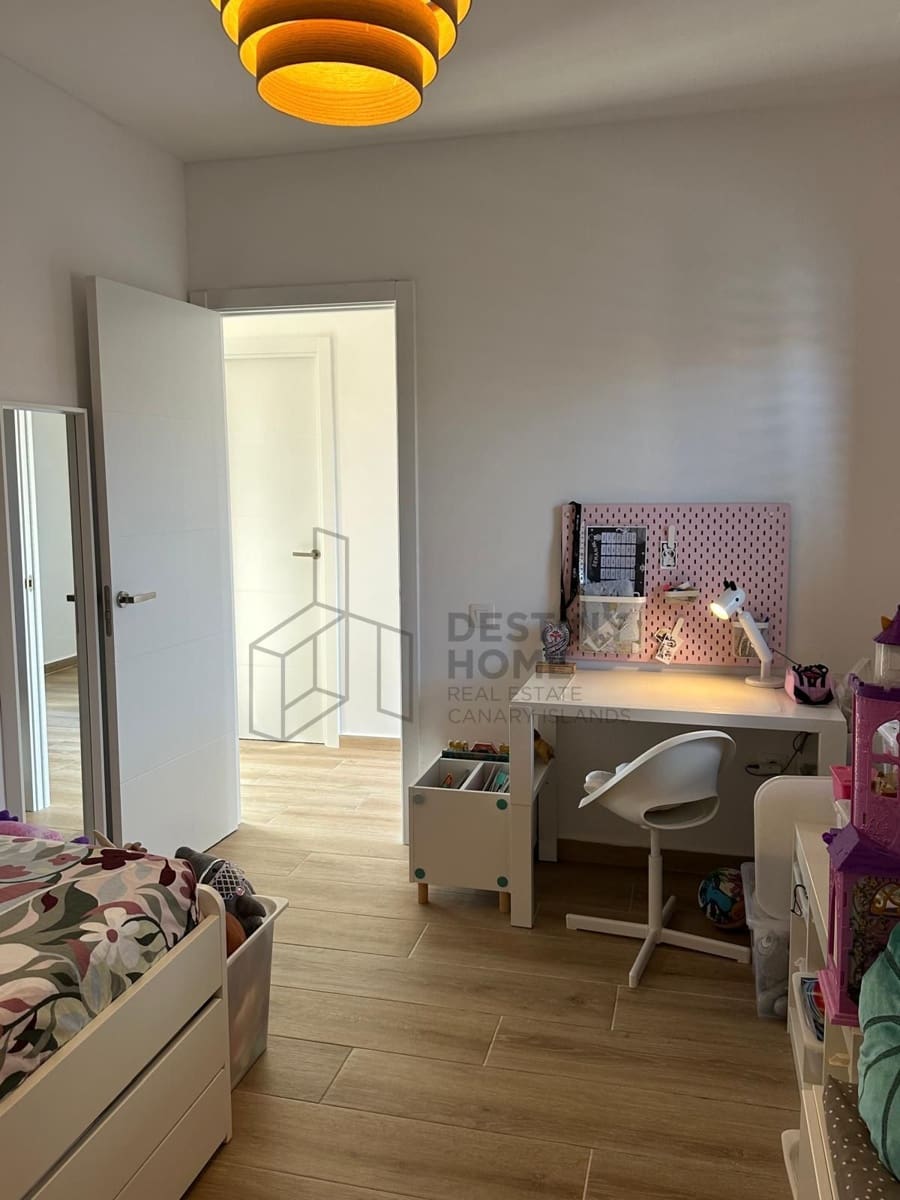 2 bedroom Villa for sale in Corralejo with garage - € 309,000 (Ref: 9594745)