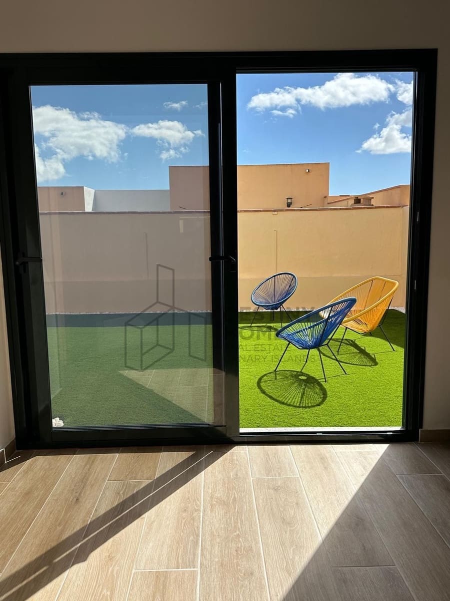 2 bedroom Villa for sale in Corralejo with garage - € 309,000 (Ref: 9594745)