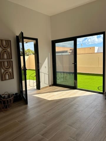 2 soveværelse Villa til salg i Corralejo, La Oliva med garage - € 309.000 (Ref: 9594745)