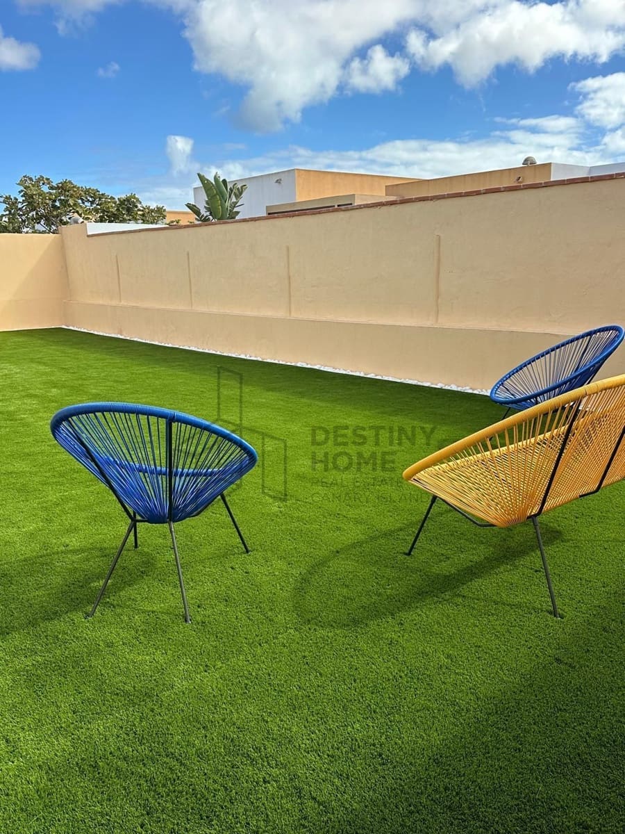 2 bedroom Villa for sale in Corralejo with garage - € 309,000 (Ref: 9594745)